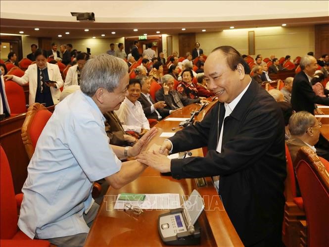 Thủ tướng Nguyễn Xuân Phúc thăm hỏi các nguyên lạnh đạo Đảng, Nhà Nước
