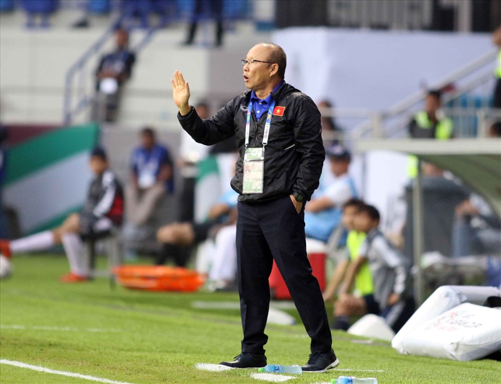 HLV Park Hang-seo được tạo điều kiện tối đa để giành vàng SEA Games 30. Ảnh Hữu Phạm