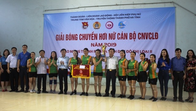 Đội Mầm non 1 dành cúp Vô địch