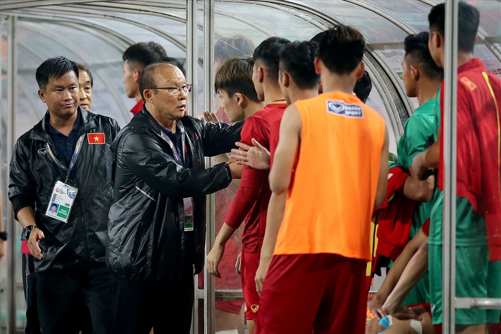 HLV Park Hang-seo tuyên bố bóng đá Việt Nam sẽ không còn e ngại trước ĐT Thái Lan. Ảnh: T.L