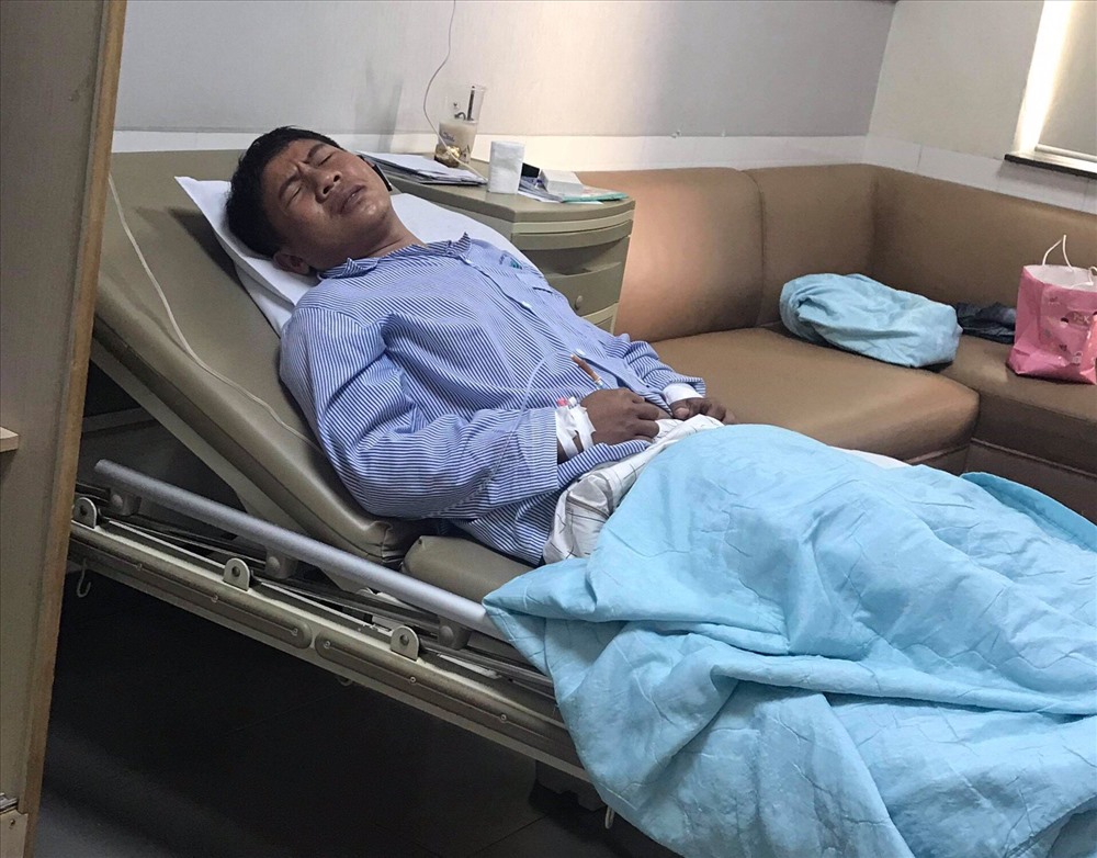 Nạn nhân đang được cấp cứu tại bệnh viện_Ảnh do gia đình nạn nhân cung cấp