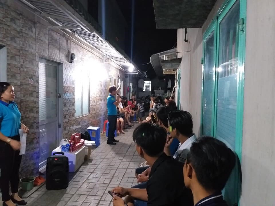 Hoạt động tư vấn lưu động của công nhân nòng cốt tại khu nhà trọ công nhân, do Trung tâm tư vấn pháp luật chủ trì