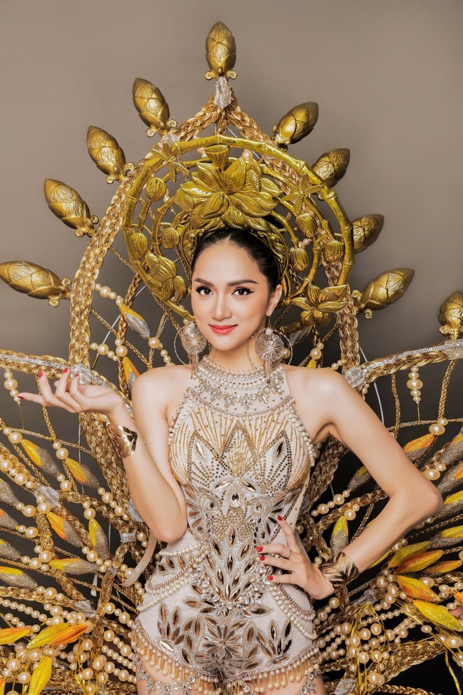 Hương Giang xuất sắc đăng quang Hoa hậu chuyển giới Quốc tế 2018.