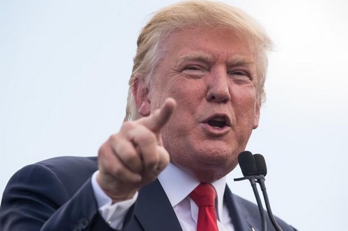 Tổng thống Mỹ Donald Trump là người quyền lực nhất. Điều đó không đến do sự giàu có dù Tổng thống Donald Trump hiện tại là một doanh nhân giàu có. Tổng thống Mỹ là tổng tư lệnh của lực lượng vũ trang lớn nhất thế giới, là người đứng đầu của một quốc gia chiếm hơn 5% dân số thế giới.