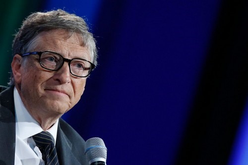 Bill Gates: Ông hiện là đồng chủ tịch và là ủy viên của Quỹ Bill và Melinda Gates. Với tài sản ròng trị giá trên 96,5 tỉ USD (Theo Forbes). Ông Bill Gates và vợ Melinda điều hành một trong những tổ chức từ thiện lớn nhất thế giới nhằm mục đích giúp những bệnh nhân ở các nước đang phát triển chiến đấu chống lại bệnh tật. Có 135 tỉ phú đã đăng ký tặng một nửa hoặc nhiều tài sản của họ trong đó Bill Gates đã cam kết tặng 95% tài sản của mình cho Quỹ từ thiện này.