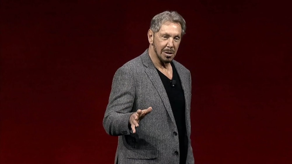 Larry Ellison (74 tuổi, tại Woodside, California, Mỹ), đồng sáng lập và giám đốc điều hành của Tập đoàn Oracle trong lĩnh vực công nghệ. Hiện ông đang có 65,2 tỉ USD và là người giàu thứ 7 trên thế giới.