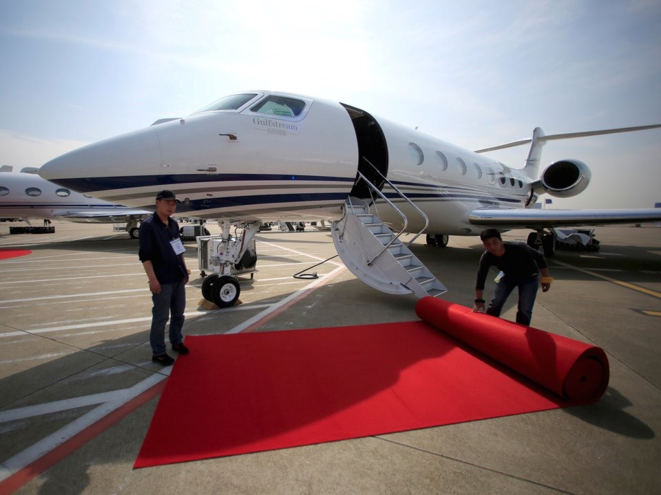 Tuy nhiên, Bezos cũng sở hữu một chiếc máy bay phản lực tư nhân G650ER trị giá 65 triệu USD.