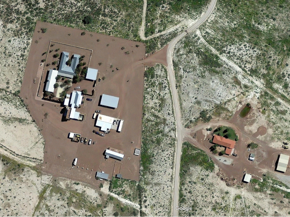 Ông cũng sở hữu một trang trại ở Van Horn, Texas, làm cơ sở cho công ty thám hiểm không gian Blue Origin của mình.