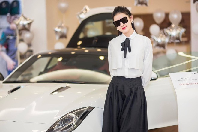 Á hậu Nguyễn Trần Huyền My tậu siêu xe Jaguar F-type ở tuổi 24.