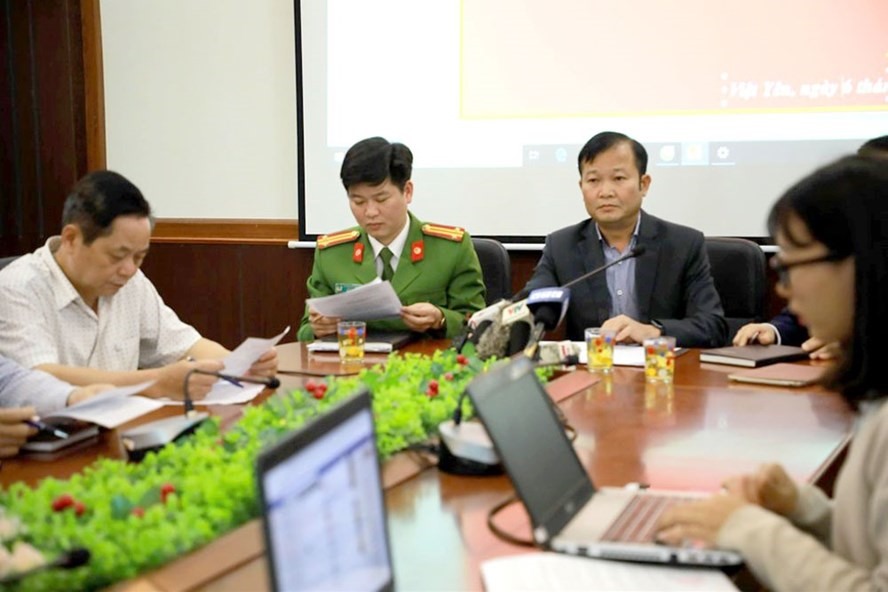 Toàn cảnh buổi họp báo công bố thông tin vụ giáo viên bị tố dâm ô học sinh.
