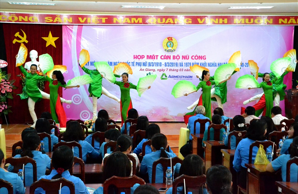 Quang cảnh buổi sinh hoạt Họp mặt cán bộ Nữ công. Ảnh: Lục Tùng