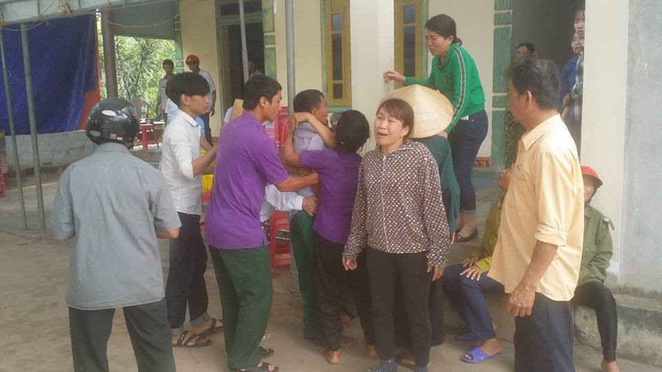 Bà con, xóm làng tiếc thương cho nam lao động