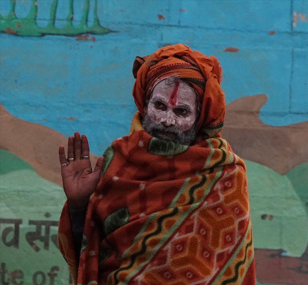 Pháp sư trên vỉa hè Varanasi.