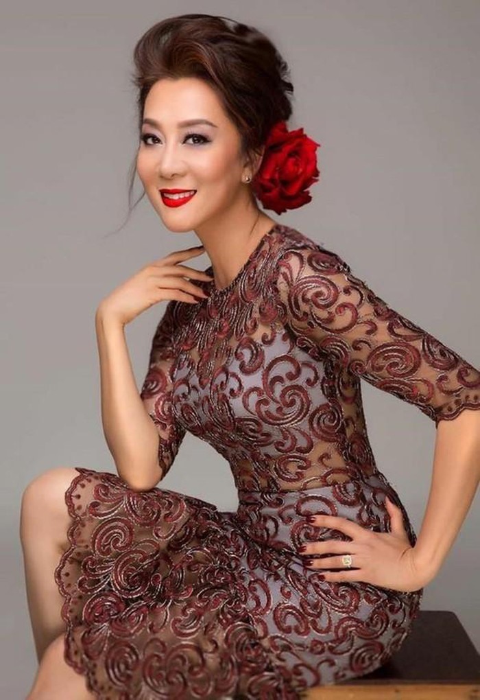 MC Nguyễn Cao Kỳ Duyên vẫn giữ được thân hình nuột nà dù đã bước sang tuổi 53.