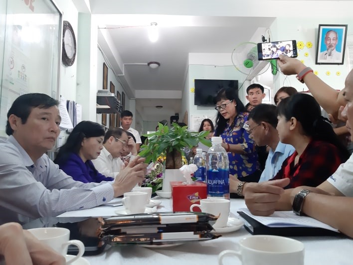 Đại diện Trung tâm y tế quận 8 thông tin về tình hình dịch sởi trên địa bàn