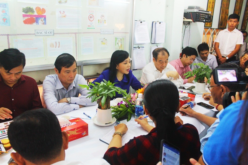 Bộ trưởng Bộ Y tế phát biểu tại buổi làm việc tại Trạm Y tế phường 15, quận 8
