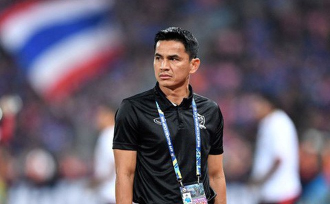 Huyền thoại Kiatisak có thể làm thầy của Văn Lâm tại Muangthong United.