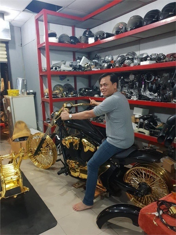Phúc XO gây náo loạn đường phố Sài Gòn