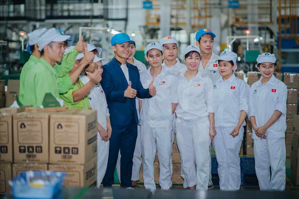 Quang Hải cùng các công nhân của An Phát