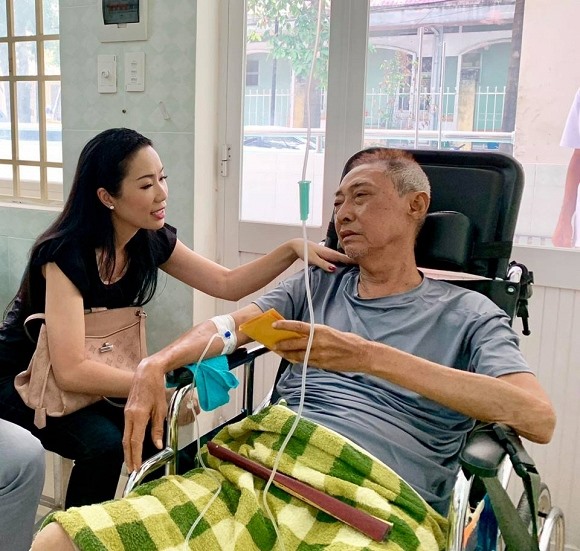 Bệnh ung thư của nghệ sĩ Lê Bình chuyển biến xấu.