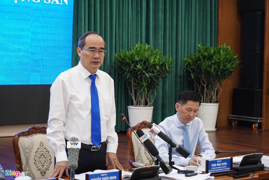 Phát biểu tại hội nghị Bí thư Thành ủy TP.HCM Nguyễn Thiện Nhân cho rằng không thể để xảy ra tình trạng giám đốc sở nói muốn giúp doanh nghiệp nhưng không biết làm thế nào.
