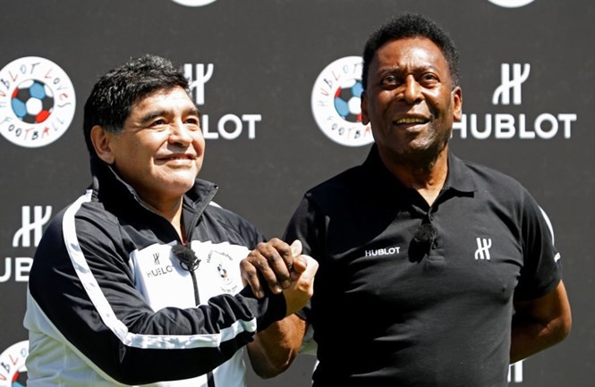 Huyền thoại Maradona mong “Vua bóng đá” Pele mau chóng bình phục. Ảnh REUTERS