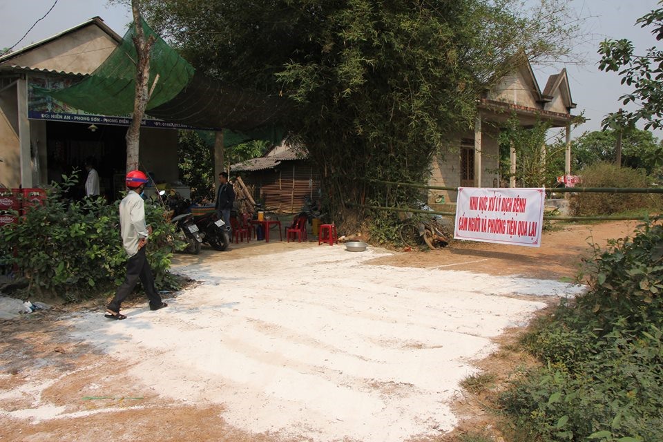 Lập chốt kiểm soát ra vào khu vực xuất hiện dịch để tránh lây lan dịch.