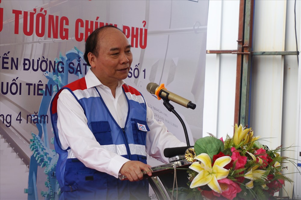 Thủ tưởng Nguyễn Xuân Phúc yêu cầu các bộ ngành khẩn trương giúp thành phố điều chỉnh tổng mức đầu tư để đảm bảo nguồn lực triển khai dự án đúng tiến độ, an toàn