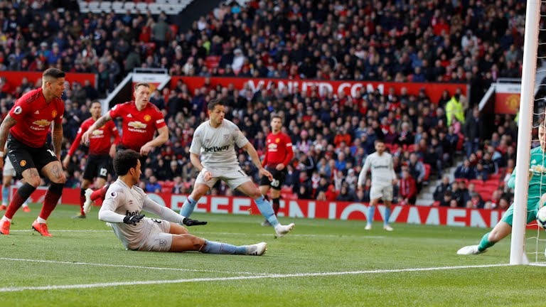 Đầu hiệp 2, Anderson đã thành công. Ảnh: Reuters.