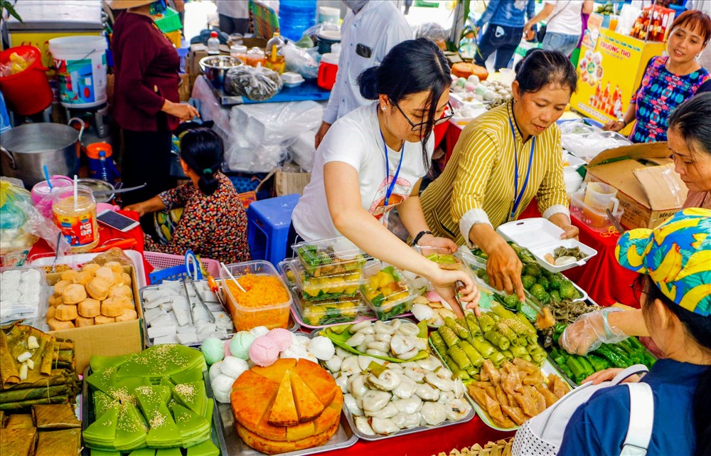Đến với lễ hội, người dân và du khách SẼ được nếm lại vị bánh xưa