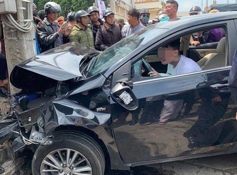 Thanh niên có biểu hiện ngáo đá sau khi gây tai nạn ở Lâm Đồng. Ảnh: Minh Lộc.