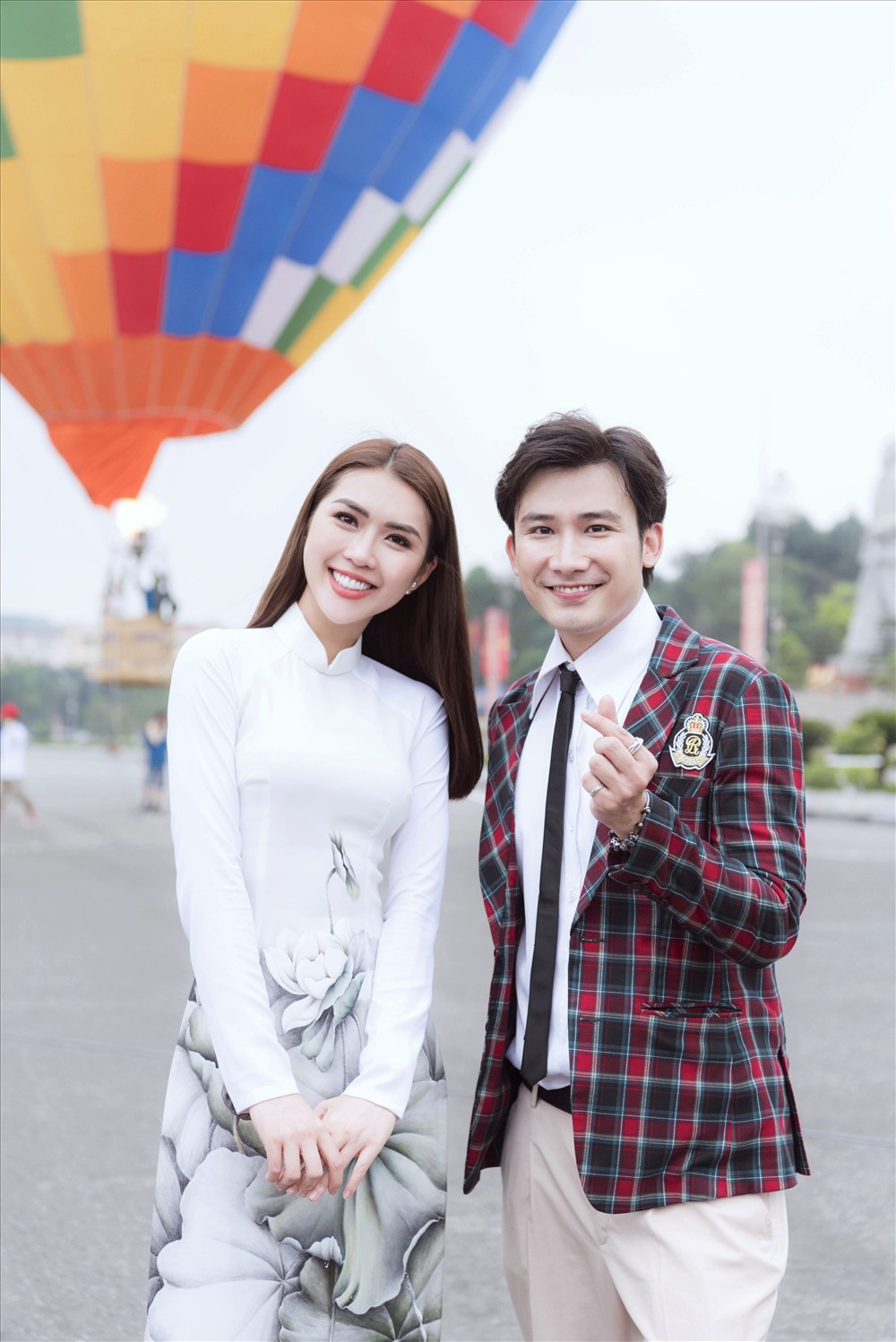 Hoa hậu Tường Linh và Chí Thiện.