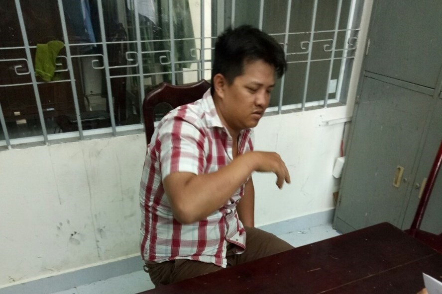 Lê Chính Trực nhiều lần vào trường học giở trò dâm ô học sinh.