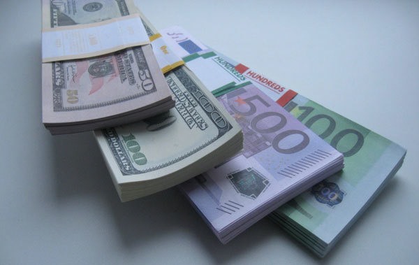 Tỷ giá ngoại tệ 15.4: USD tự do và thế giới sụt giảm đầu phiên