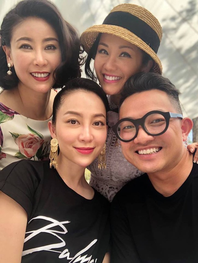 Hồng Nhung cùng Hoa hậu Hà Kiều Anh và “chim công làng múa” Linh Nga.