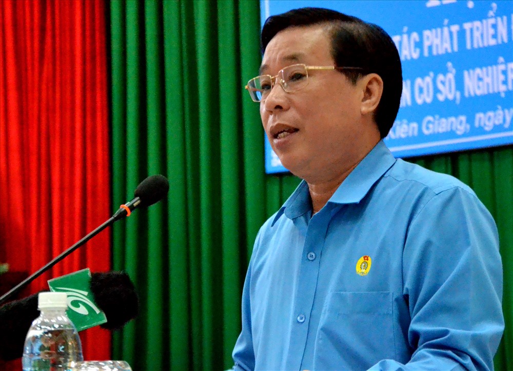 Chủ tịch LĐLĐ Kiên Giang Trần Thanh Việt phát biểu tổng kết hội nghị. Ảnh: Lục Tùng
