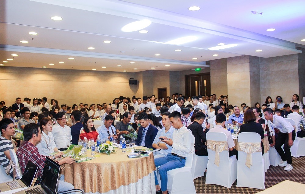 Đông đảo khách hàng tham dự sự kiện giới thiệu Tiểu khu E và B1 Golden Hills.
