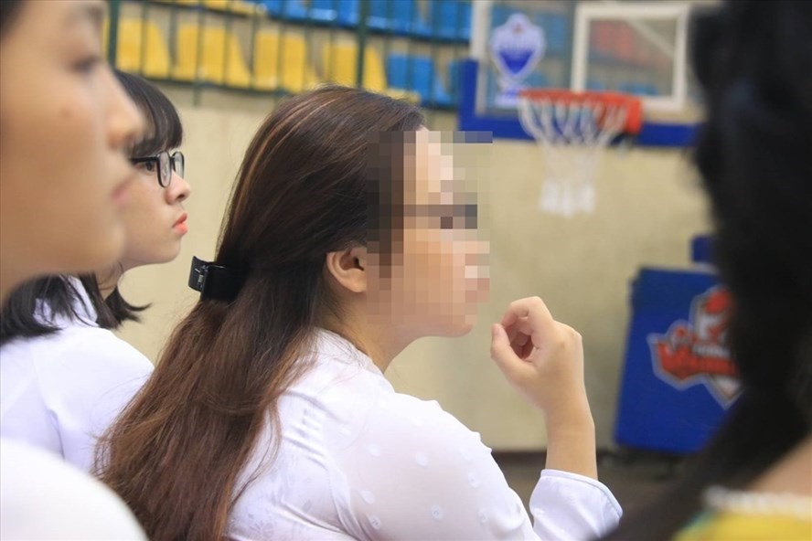 Nữ sinh T.P.T có mặt tại buổi lễ vinh danh những thủ khoa của Trường ĐH Sư phạm Hà Nội năm 2018. Ảnh: VNN