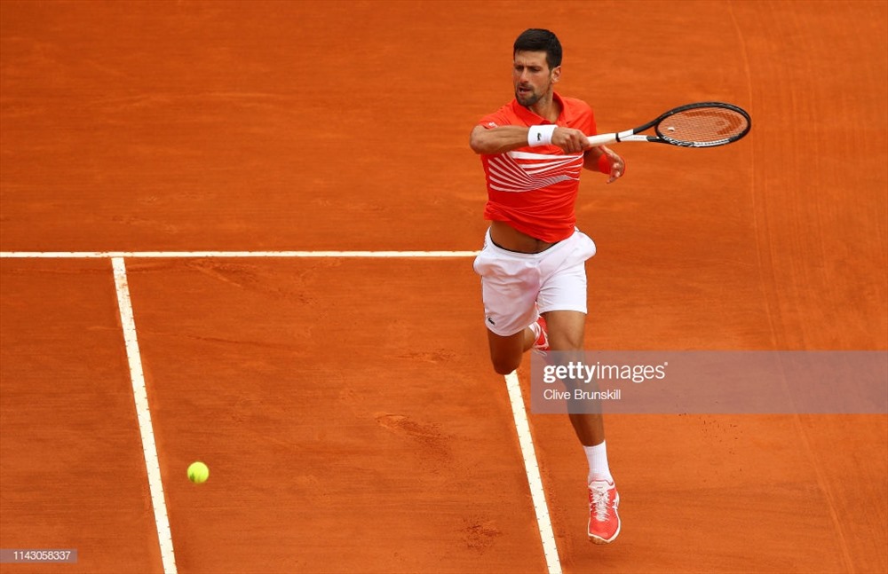 Nole dồn sức ngay set mở màn. Ảnh: Getty.