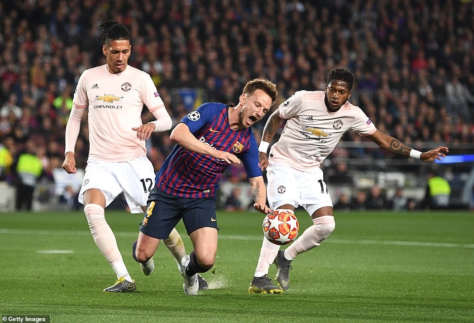 M.U thoát penalty nhờ VAR. Ảnh: Getty.