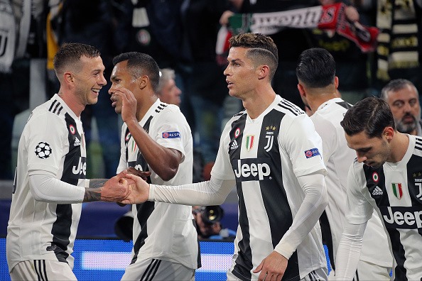 Ronaldo mở tỉ số bằng pha không chiến quen thuộc (Ảnh: Getty)