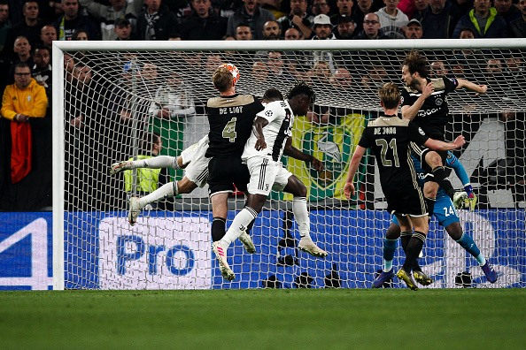 Bàn thắng của de Ligt đưa Ajax vào bán kết sau 2 thập kỷ chờ đợi (Ảnh: Getty)