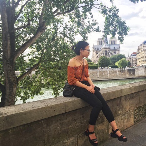 Trang và Notre Dame qua ống kính của Quang Anh.