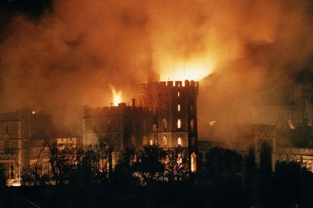 Ngày 20/11/1992, một vụ hỏa hoạn lớn xảy ra tại Lâu đài Windsor, phía Tây London, Anh, phá hủy một phần phía Đông Bắc của tòa lâu đài. Windsor được xem là lâu đài lớn nhất thế giới và có lịch sử lâu đời bậc nhất nước Anh, với diện tích gần 45.000m2, toạ lạc ở một vùng đất tuyệt đẹp, nơi hợp lưu của sông Thames và sông Kennet, cách thủ đô London chỉ 33km về phía Tây.