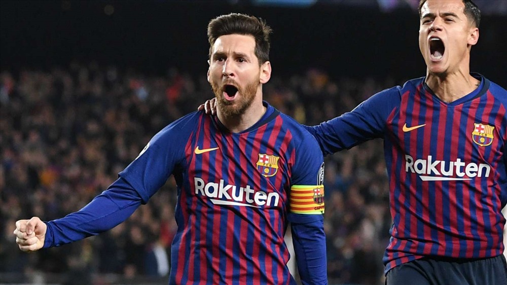 Messi giải nguy cho đội nhà trước những đợt tấn công vũ bão của MU. Ảnh Goal