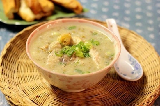 Món ăn này có tác dụng ích khí dưỡng huyết, có ích cho người bệnh ung thư dạ dày, cơ thể suy nhược, ngăn ngừa ung thư dạ dày phát triển.