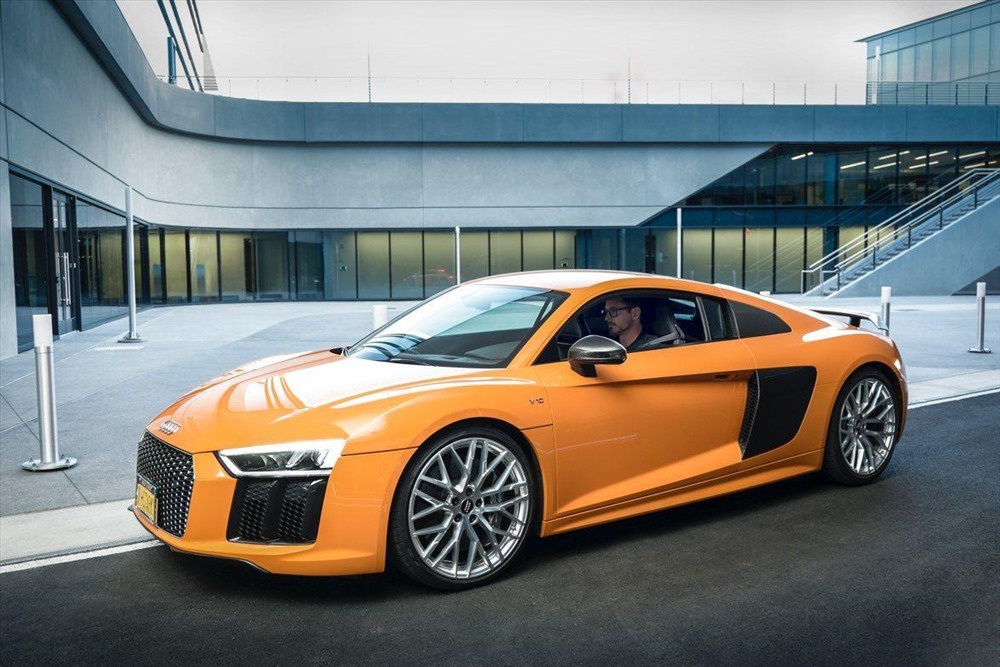 Audi R8 tiếp tục xuất hiện cùng với Tony Stark trong 2 phim The Avengers: Age of Ultron và Captain America: Civil War. Phiên bản R8 V10 Plus này là thế hệ thứ 2 của R8 với động cơ V10 5.2L.