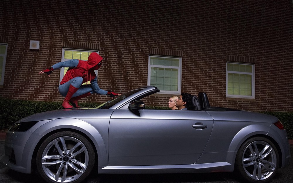 Chiếc Audi TTS xuất hiện trong phân cảnh Peter Parker cần một chiếc xe để truy đuổi kẻ thù. Dù không được xếp vào hàng siêu xe nhưng chiếc Audi TTS vẫn được kể vào vì mẫu xe này và Người Nhện có điểm chung là ''nhỏ con'' nhưng nhanh nhạy.