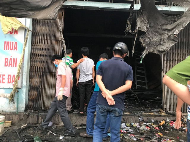 Cửa hàng bị thiêu rụi hoàn toàn.