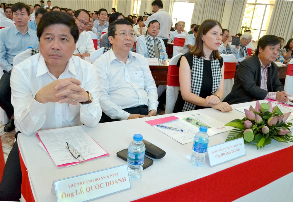 Thứ trưởng Bộ NNPTNT Lê Quốc Doanh đến dự. Ảnh: Lục Tùng